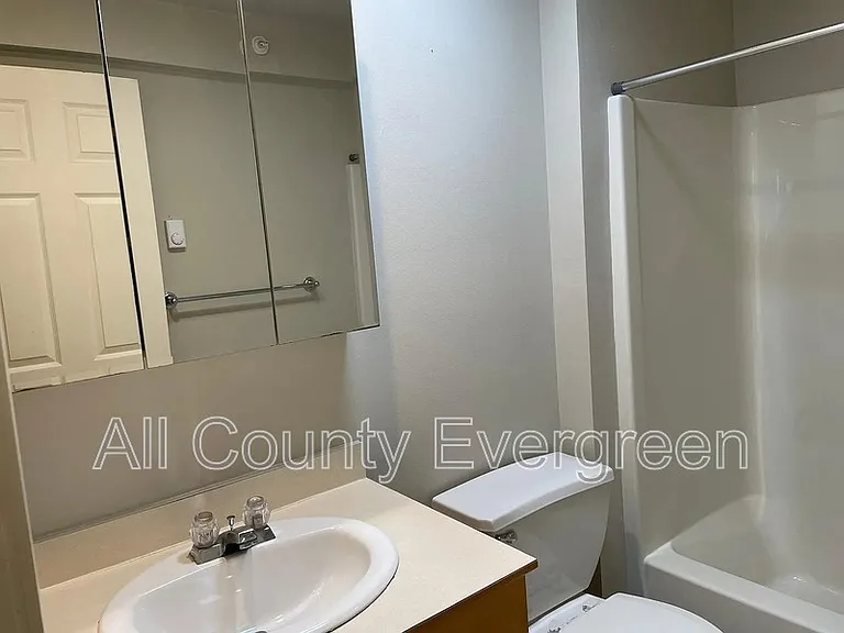 828 Broadway Ave #A — Photo 8