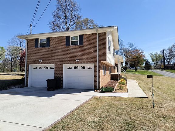 4th image of 826 N Pine St