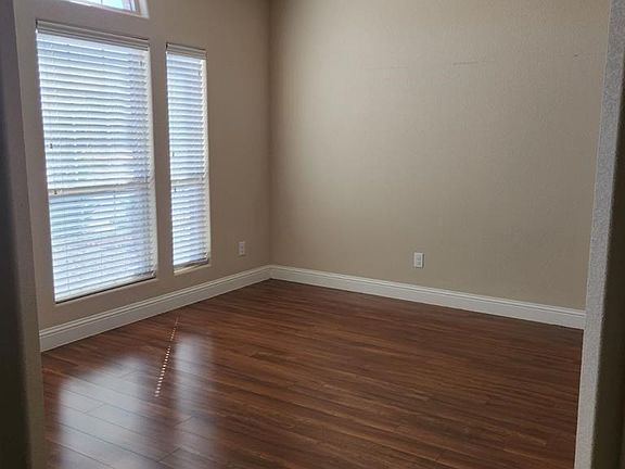 3rd image of 1109 Cerrillos Ave