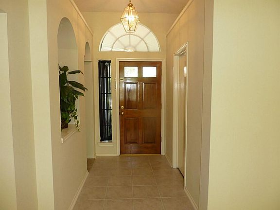 Beautifully tiled entry with art niche to display your favorite photo or collection