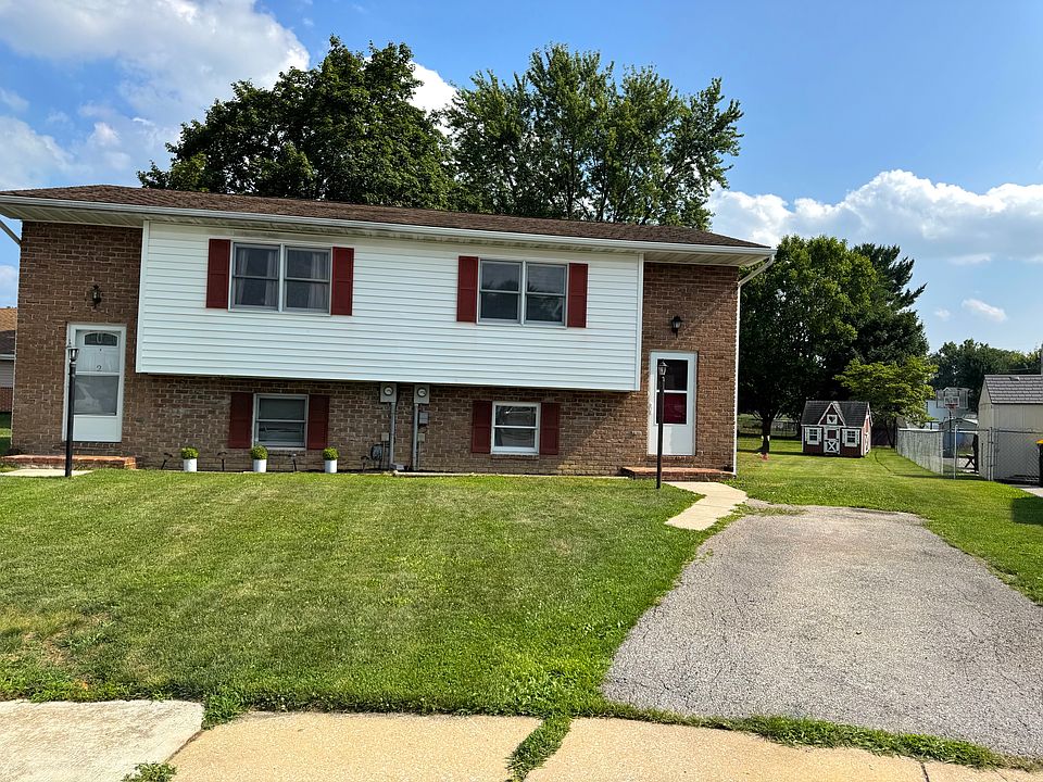 4 Lilac Ct - Front View