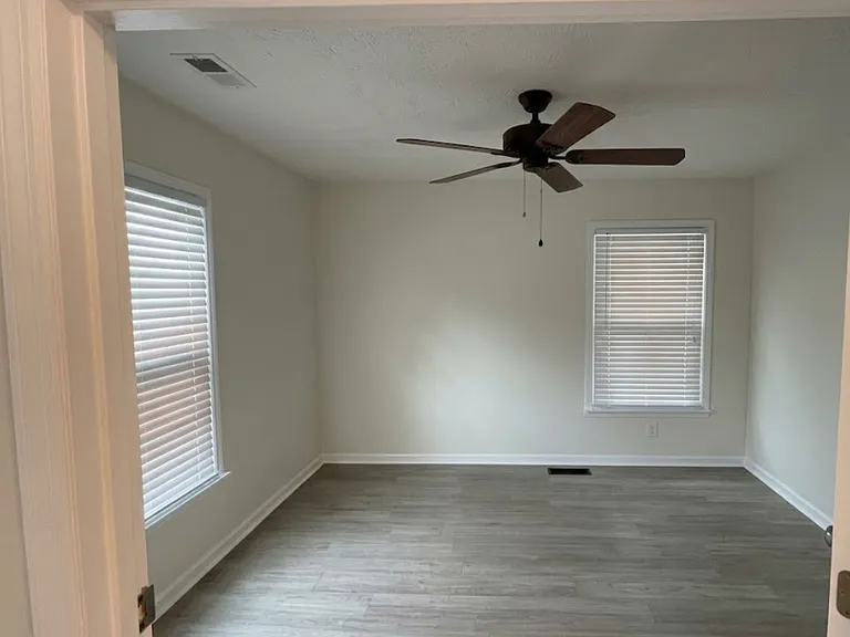 106 Lyon Ave — Photo 10