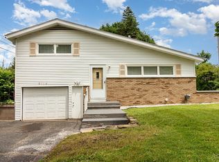 2114 Meadowlane Dr, Lansing, MI 48906