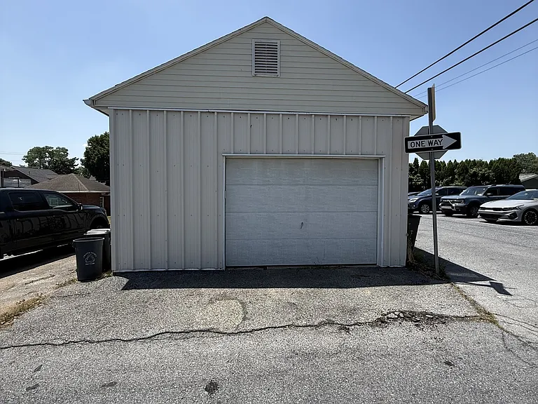753 E Main St — Photo 1