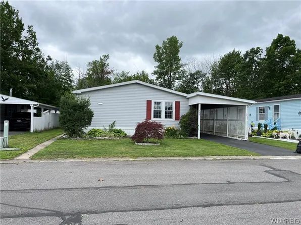 449 Jim Kelly Dr, Lockport, NY 14094