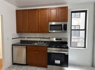 2562 41st St, Astoria, NY 11103
