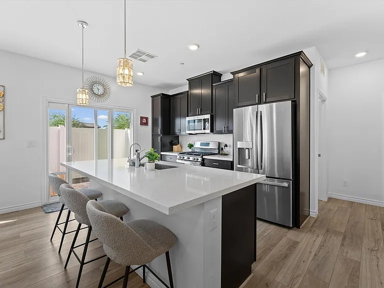 237 Callen Falls Ave #2011 — Photo 8