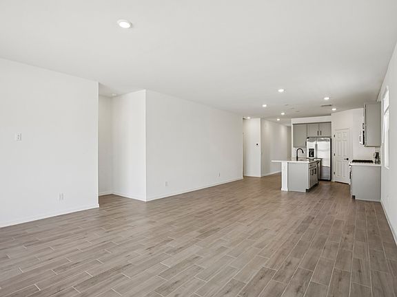 Amarillo Creek - Poppy Interior Image 7