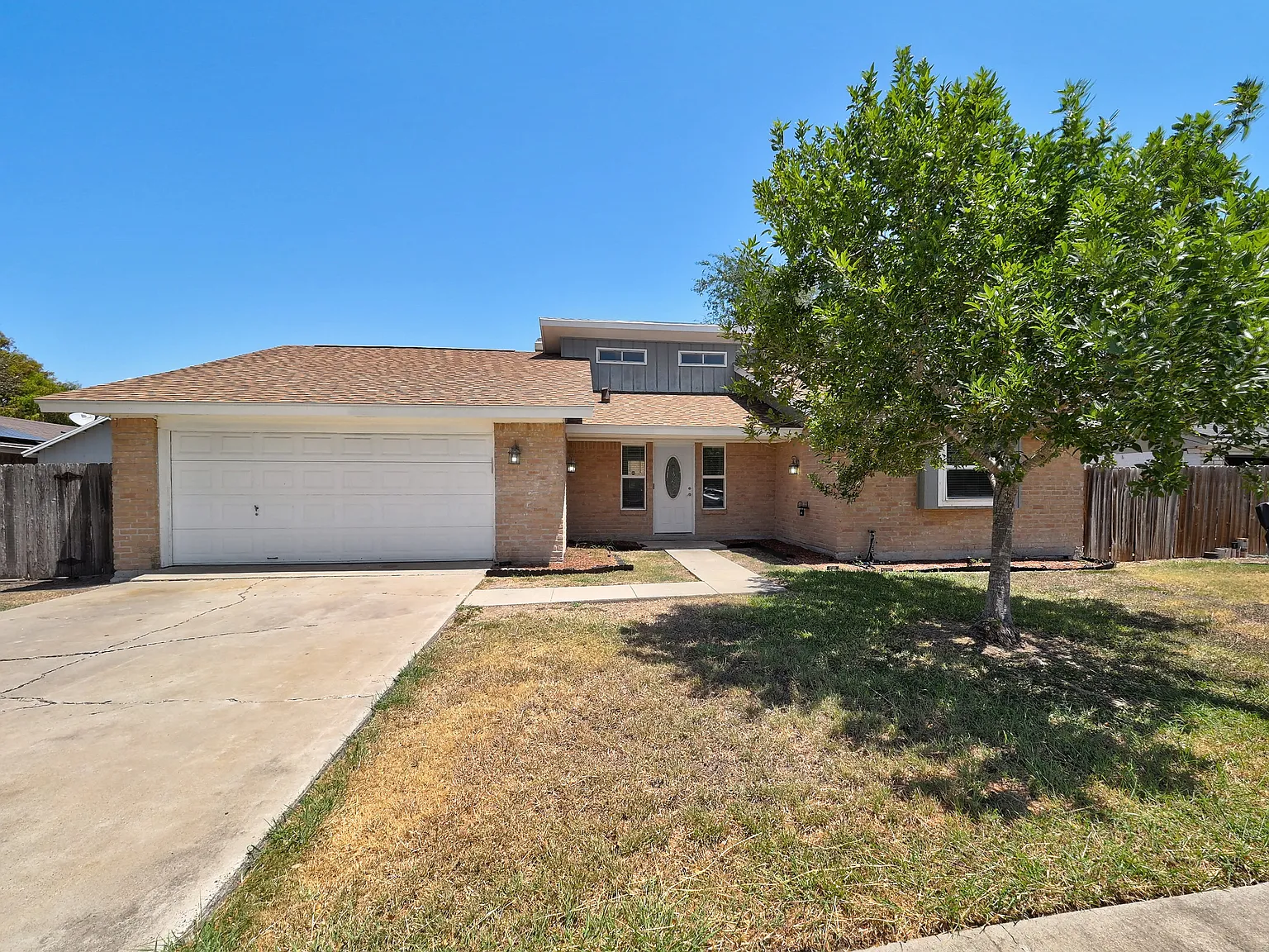 3 bed, 1623 sqft, $2,050 — Photo 2