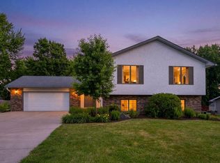 4027 Elmwood Dr, Saint Bonifacius, MN 55375