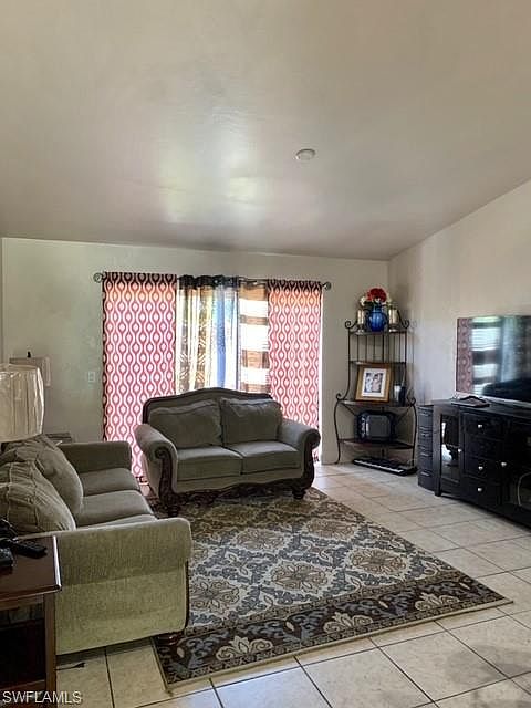 2nd image of 4825/4827 29th St SW