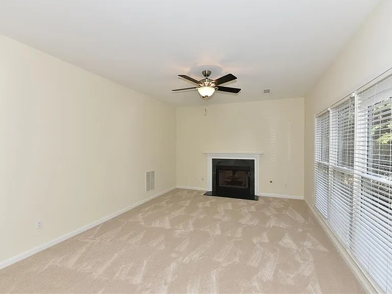 2515 Spring Grove Ct — Photo 15