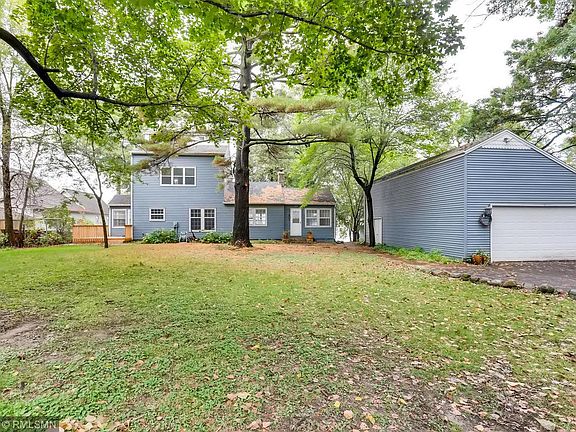 3rd image of 18547 Lakeview Point Dr NE