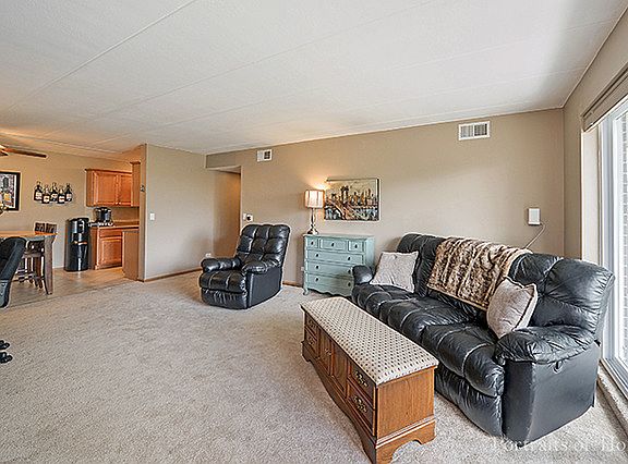5th image of 5S040 Pebblewood Ln APT E403