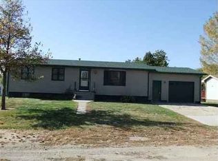 206 S 3rd St, Plainview, NE 68769