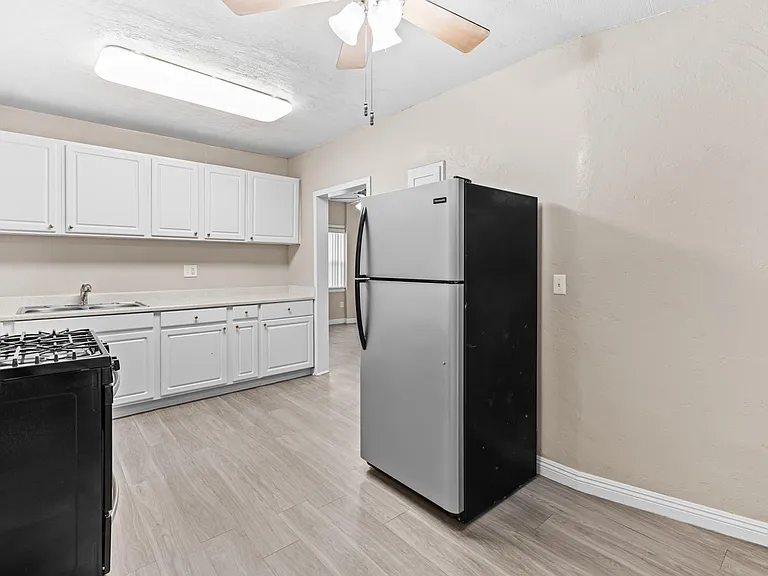McFadden Apartments — Photo 31