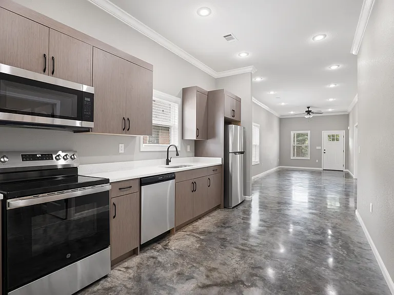 606 W Matthews Ave — Photo 1