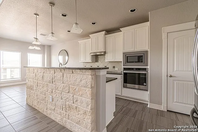 7523 Hays Hl — Photo 22