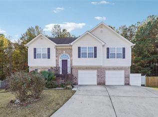 1594 Log Cabin Ln, Lawrenceville, GA 30045