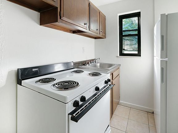 5th image of 330 Greenlee Rd #29