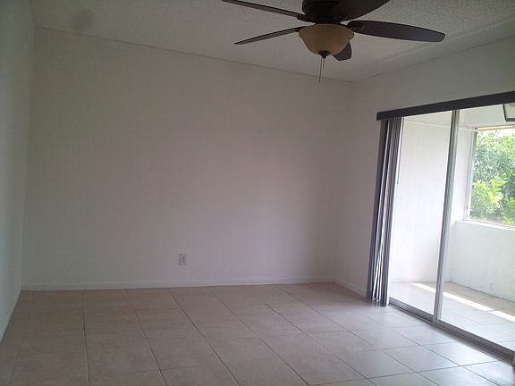 3rd image of 2323 Florida Blvd