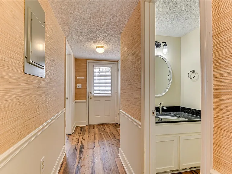 407 Folkstone Cir — Photo 5
