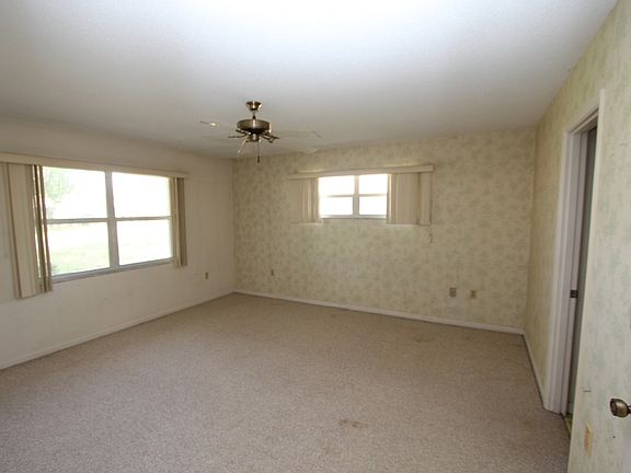 5th image of 305 Sportsman Ave