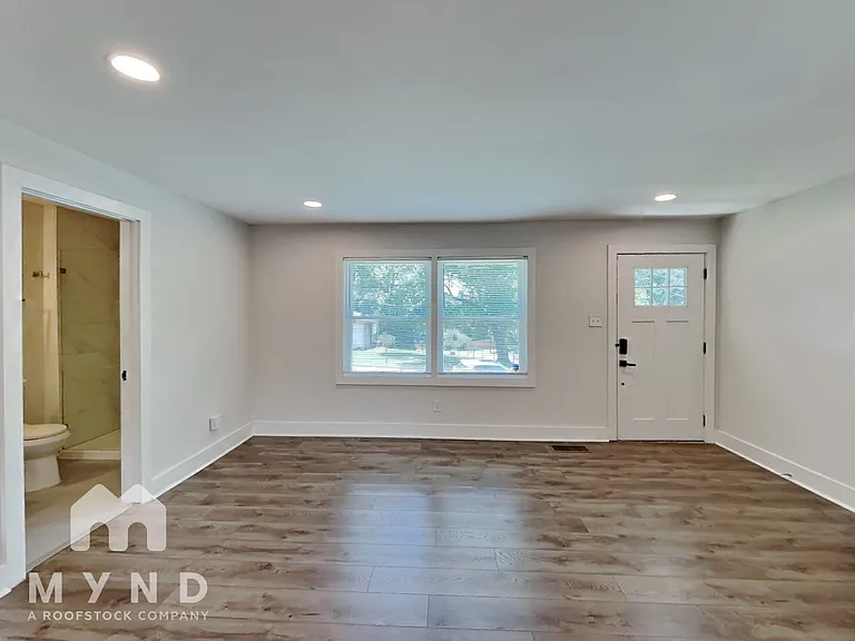 60 Finch Dr SE — Photo 3
