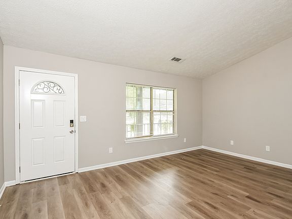 4th image of 580 Tarragon Way SW