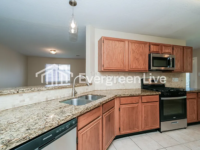 18034 Lago Forest Dr — Photo 2