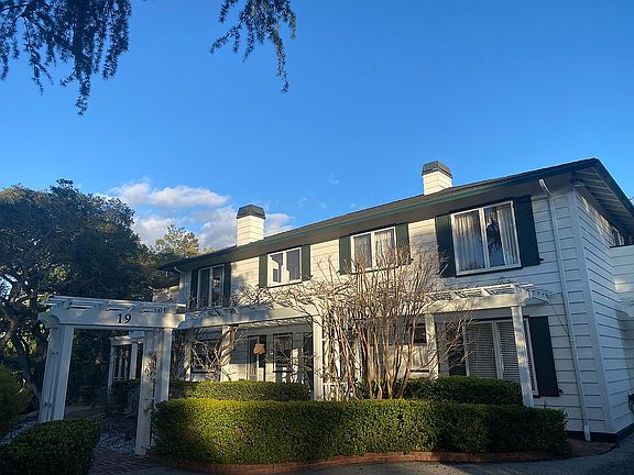 4th image of 19 Hollins Dr
