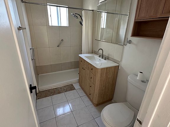 4th image of 1182 N Kingsley Dr #1/2