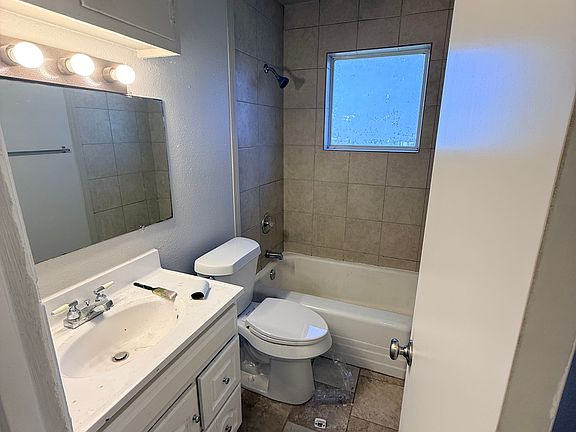 5th image of 6003 Sayle St