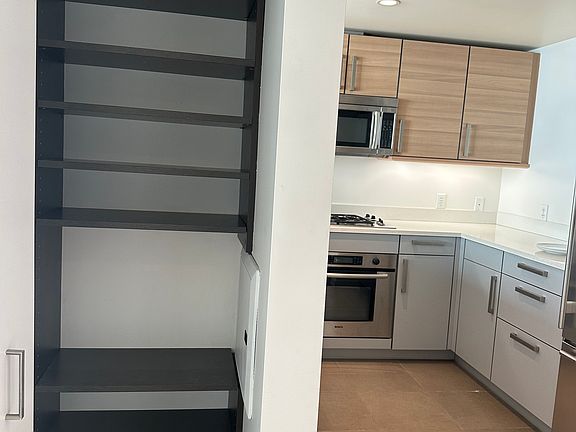 4th image of 555 4th St Unit 812