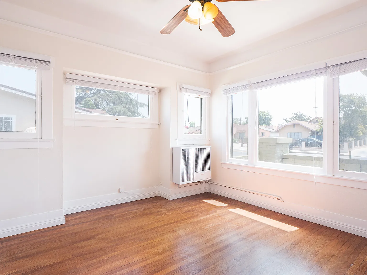 Cottage Vibes, City Thrills Cozy 1 Bed, 1 Bath in the Heart of It All — Photo 3