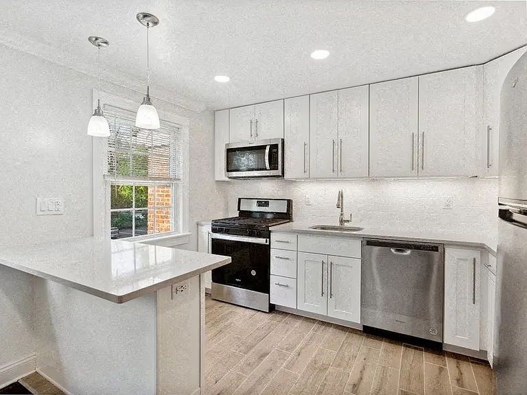 Baltusrol Apartments — Photo 4