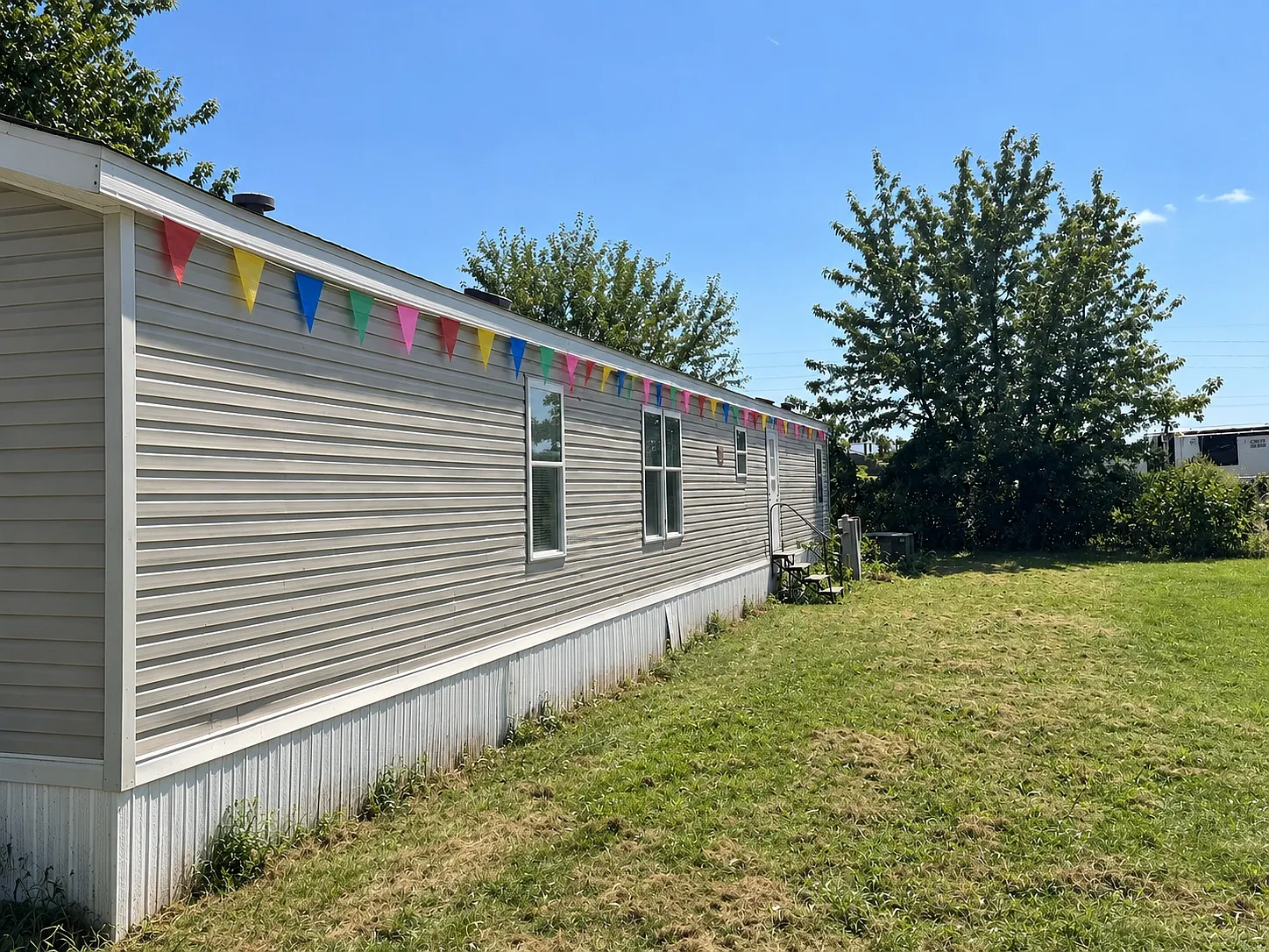 3 bed, 1216 sqft, $674 — Photo 3