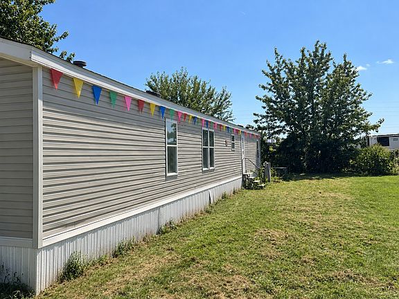 3rd image of 37 Village Ct