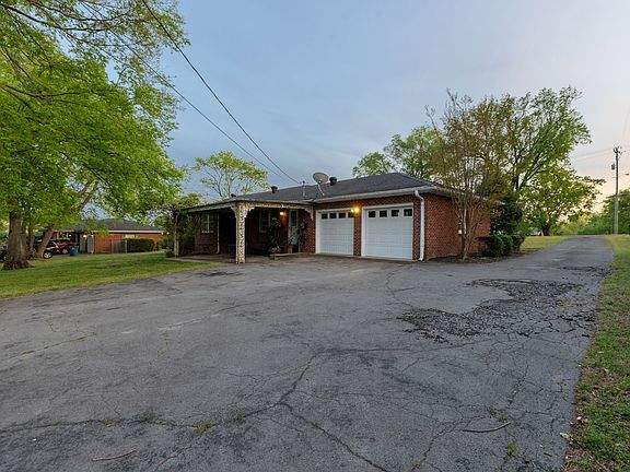 2nd image of 307 Shepherd Hills Dr