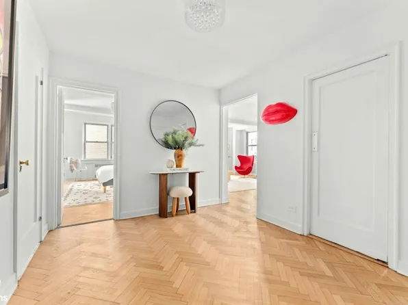 4 East 70th Street image 3 of 7