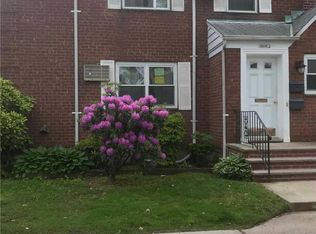 25561 75th Ave, Glen Oaks, NY 11004