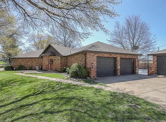 3rd image of 2 Tamara Ct