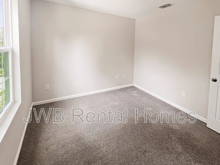 1209 Ellis Rd S — Photo 15