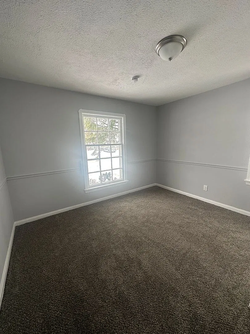Maple 3bd/ 4bd Home Accepting Section 8 — Photo 4