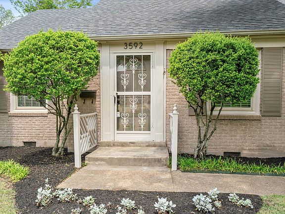 2nd image of 3592 Mimosa Ave