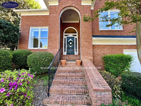 3rd image of 5975 Waterford Pl
