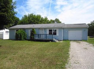 132 N Black River Rd, Croswell, MI 48422
