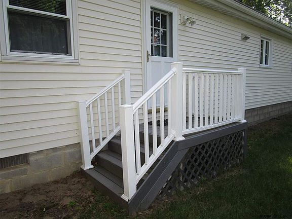 3rd image of 8 Sandalwood Ln