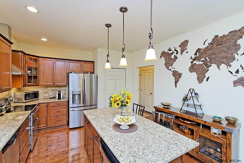 3rd image of 15 KATHARINE Court