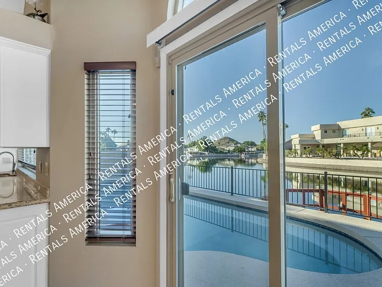 5822 W Abraham Ln — Photo 12